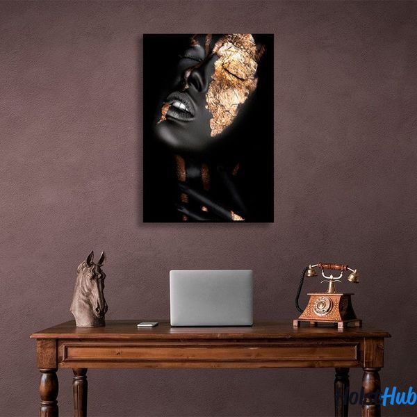 Картина дівчина із золотими деталями на обличчі на полотні 10355 фото